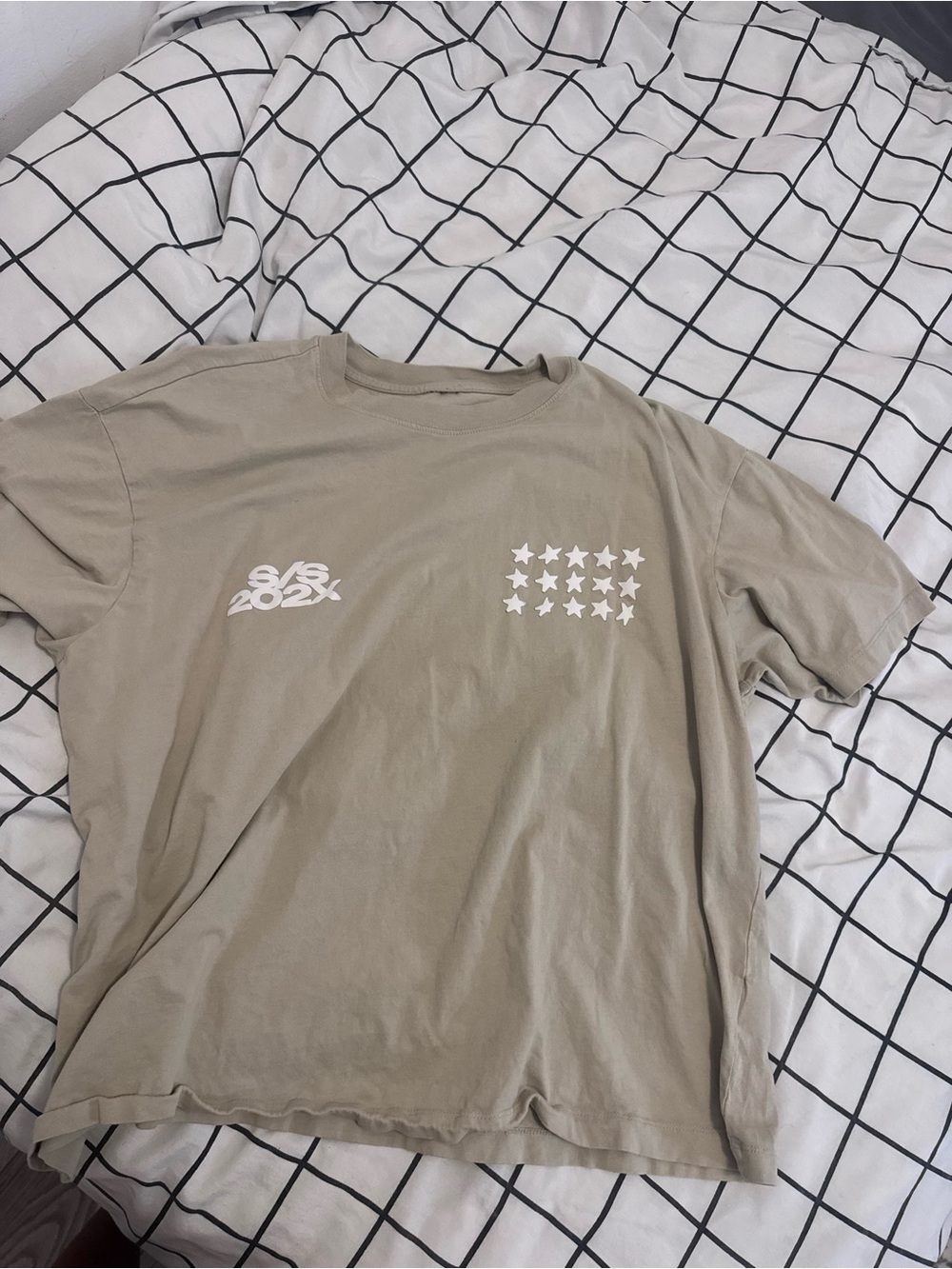 Relaxed Short-Sleeve Tee in Light Khaki with Star Graphic